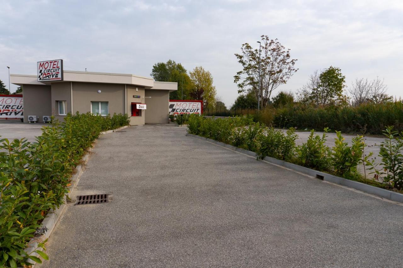 Motel Circuit Drive Cingia De' Botti Extérieur photo
