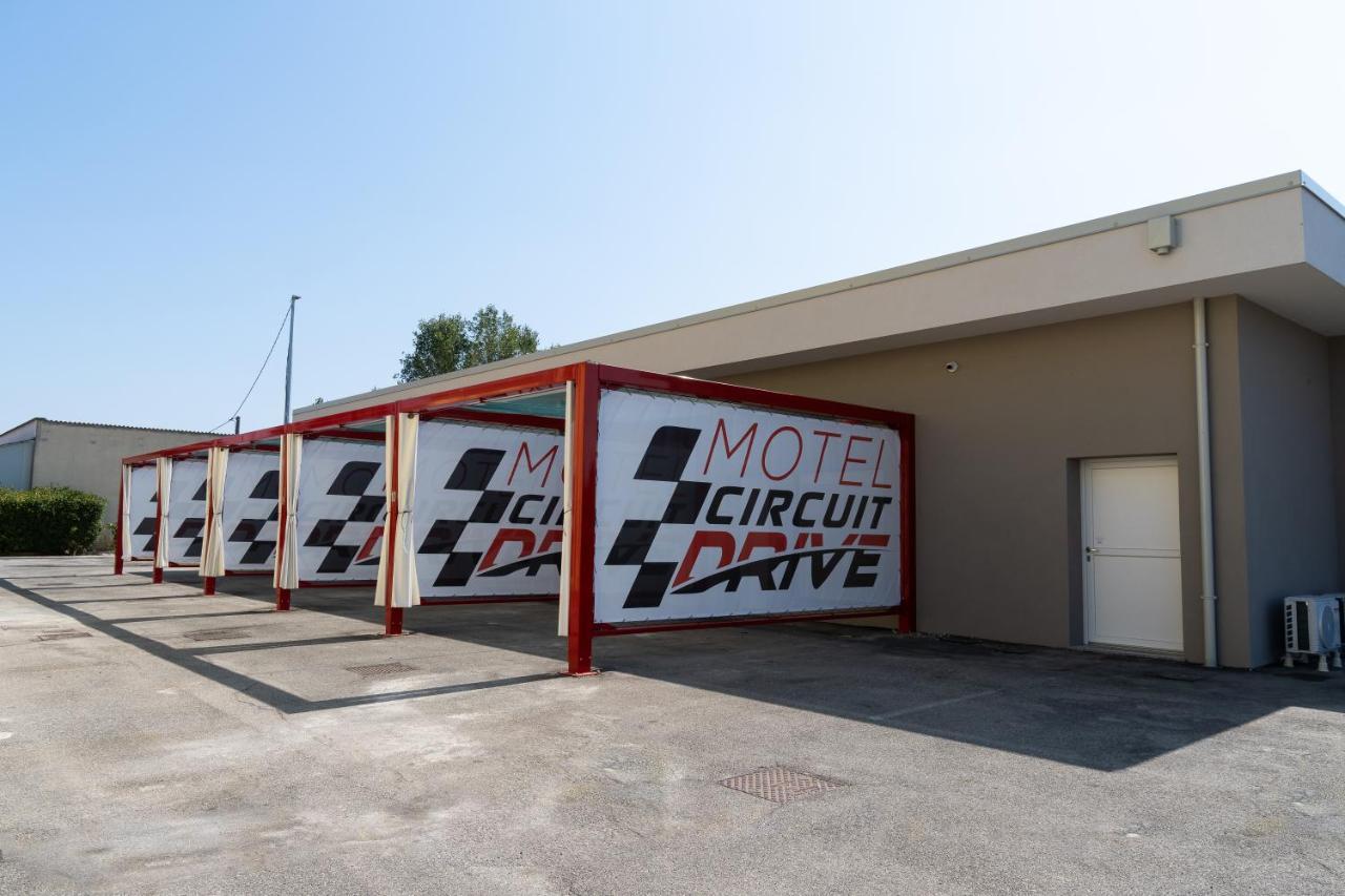 Motel Circuit Drive Cingia De' Botti Extérieur photo